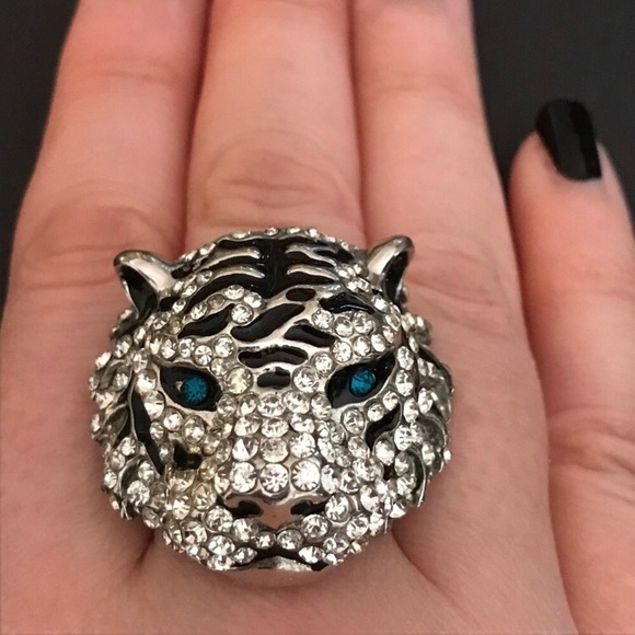 🇨🇦 Vivah Silver Tiger Ring w/ Crystals Size 6.5 - Picture 2 of 4